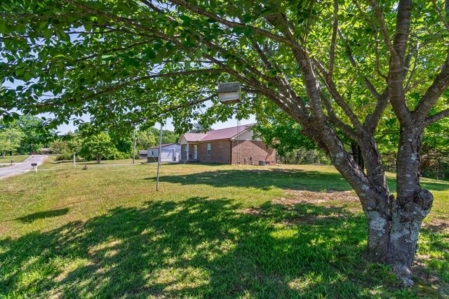 9127 Crestview Dr, Bon Aqua, TN 37025