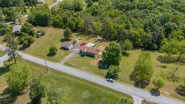 9127 Crestview Dr, Bon Aqua, TN 37025