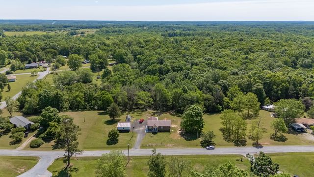 9127 Crestview Dr, Bon Aqua, TN 37025