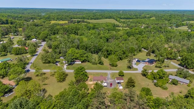 9127 Crestview Dr, Bon Aqua, TN 37025