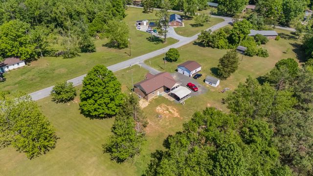 9127 Crestview Dr, Bon Aqua, TN 37025