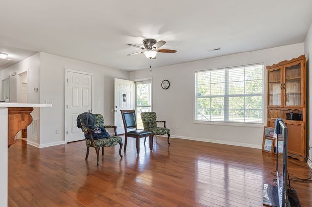 9127 Crestview Dr, Bon Aqua, TN 37025