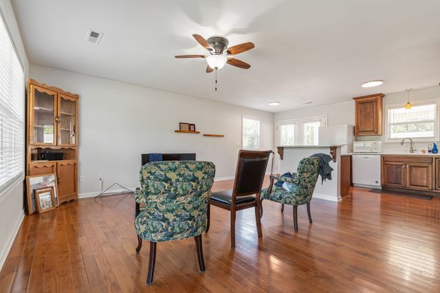 9127 Crestview Dr, Bon Aqua, TN 37025