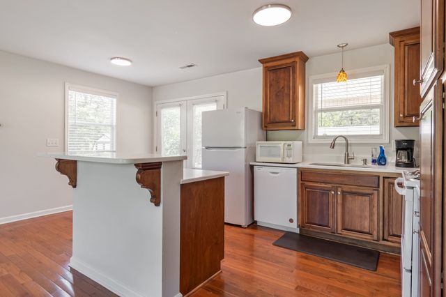 9127 Crestview Dr, Bon Aqua, TN 37025