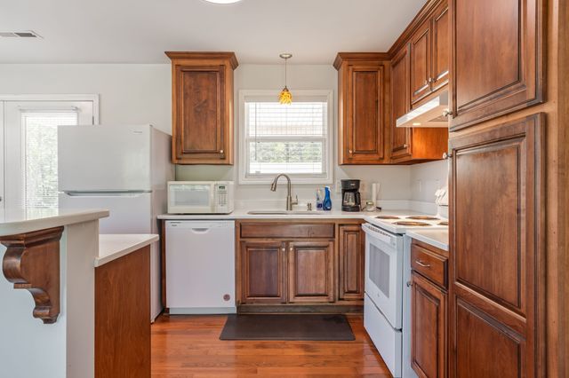 9127 Crestview Dr, Bon Aqua, TN 37025