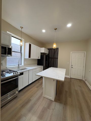 1628 N KIMBALL Avenue 2, Chicago, IL 60647