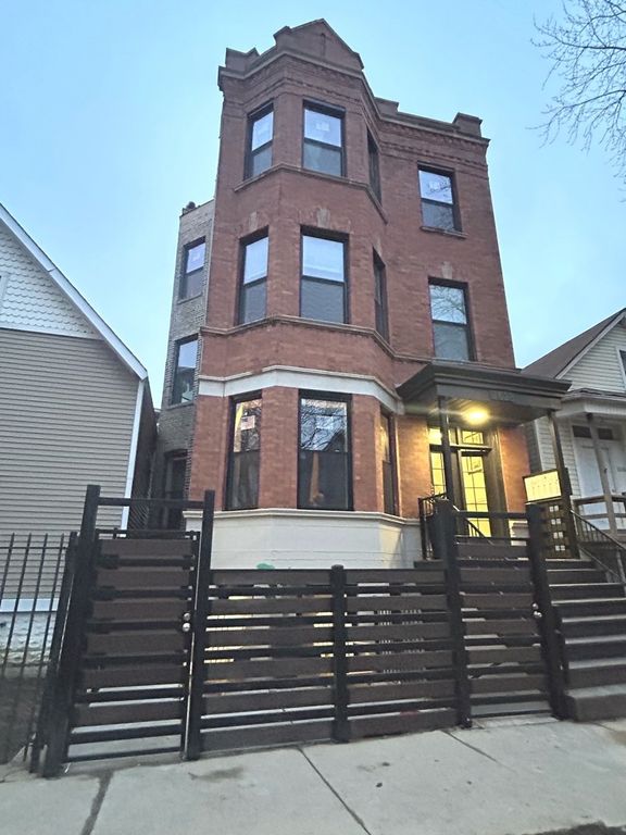 1628 N KIMBALL Avenue 2, Chicago, IL 60647