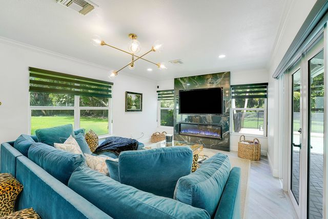 12709 Quercus Lane, Wellington, FL 33414