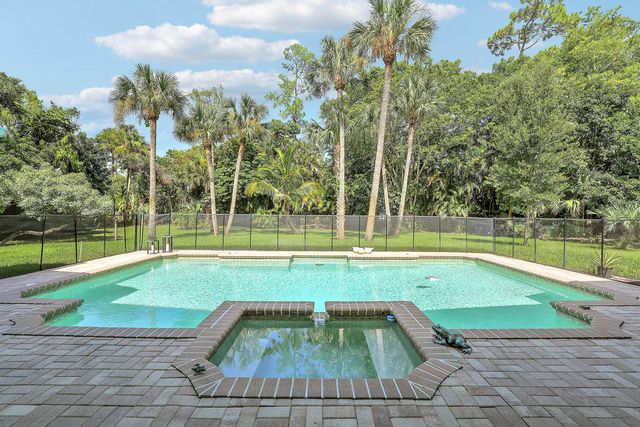 12709 Quercus Lane, Wellington, FL 33414