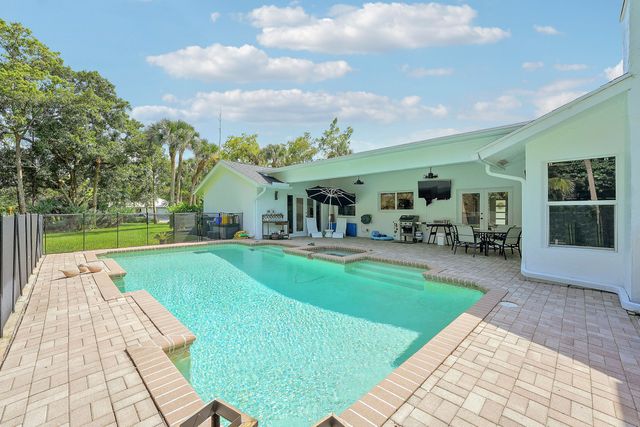 12709 Quercus Lane, Wellington, FL 33414