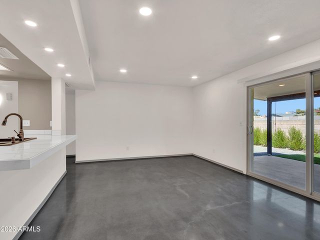 5605 W REDFIELD Road, Glendale, AZ 85306