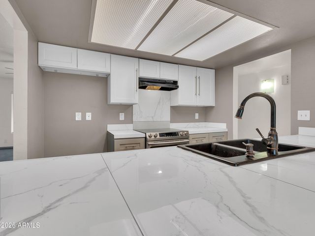 5605 W REDFIELD Road, Glendale, AZ 85306
