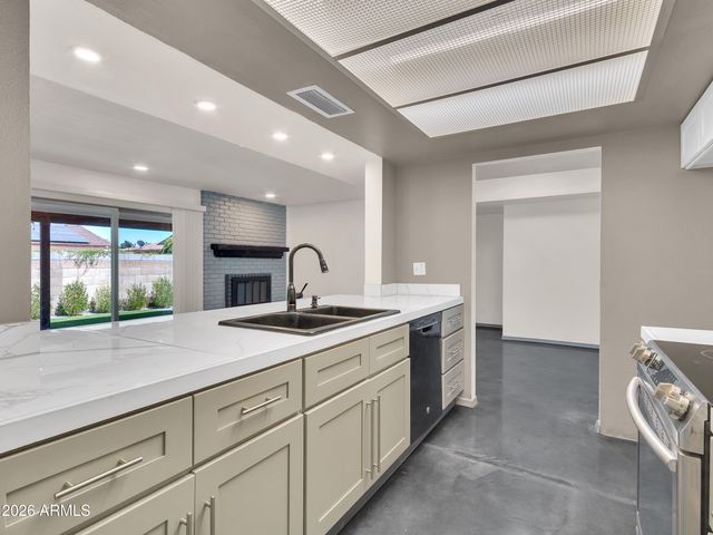 5605 W REDFIELD Road, Glendale, AZ 85306