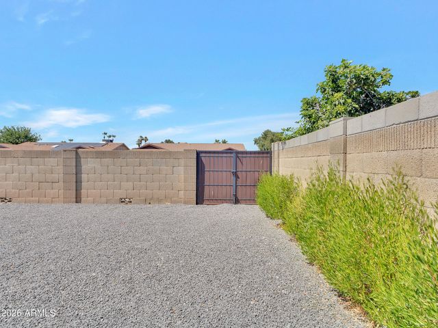 5605 W REDFIELD Road, Glendale, AZ 85306