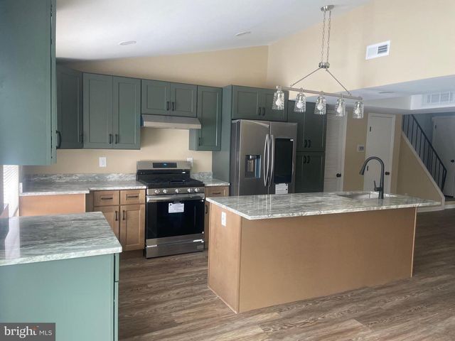 3 FARMHOUSE CT, Sicklerville, NJ 08081