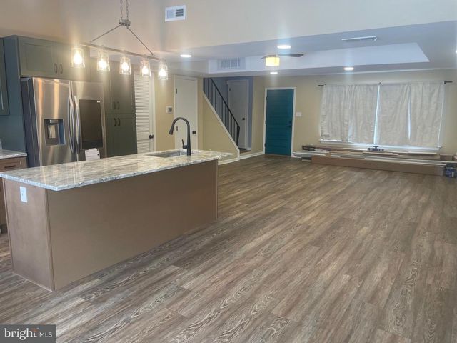 3 FARMHOUSE CT, Sicklerville, NJ 08081