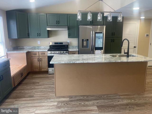 3 FARMHOUSE CT, Sicklerville, NJ 08081