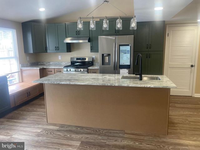 3 FARMHOUSE CT, Sicklerville, NJ 08081