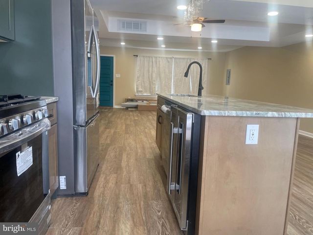 3 FARMHOUSE CT, Sicklerville, NJ 08081