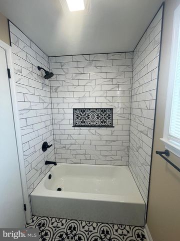 3 FARMHOUSE CT, Sicklerville, NJ 08081