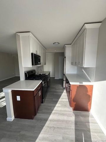 460 Old Town Road 13C, Port Jefferson Station, NY 11776