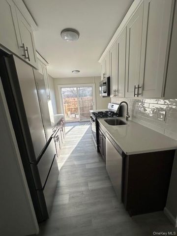 460 Old Town Road 13C, Port Jefferson Station, NY 11776