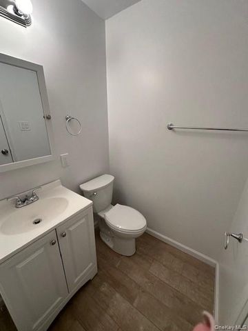 460 Old Town Road 13C, Port Jefferson Station, NY 11776