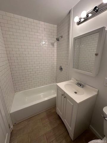 460 Old Town Road 13C, Port Jefferson Station, NY 11776