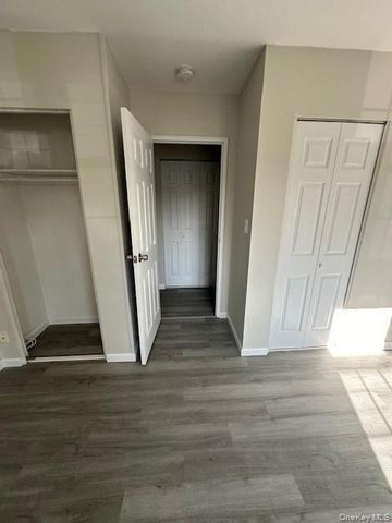 460 Old Town Road 13C, Port Jefferson Station, NY 11776