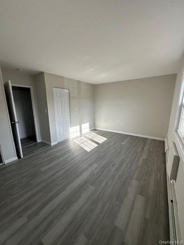 460 Old Town Road 13C, Port Jefferson Station, NY 11776