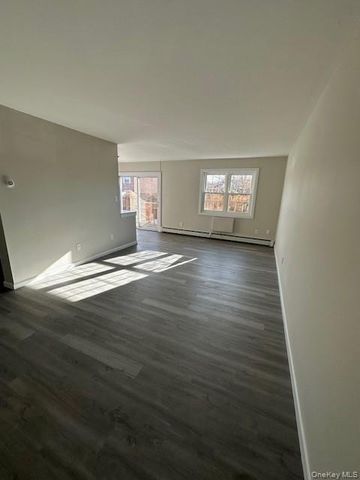 460 Old Town Road 13C, Port Jefferson Station, NY 11776