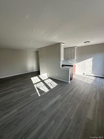 460 Old Town Road 13C, Port Jefferson Station, NY 11776