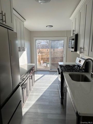 460 Old Town Road 13C, Port Jefferson Station, NY 11776