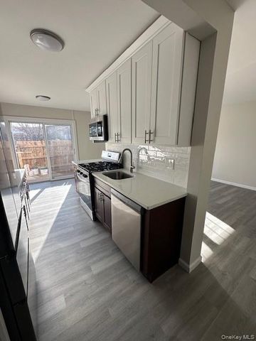 460 Old Town Road 13C, Port Jefferson Station, NY 11776