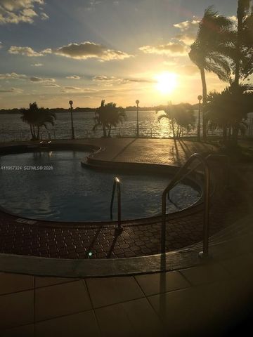 2890 N Oakland Forest Dr 111, Oakland Park, FL 33309