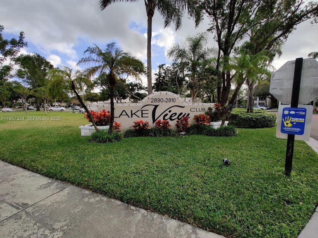 2890 N Oakland Forest Dr 111, Oakland Park, FL 33309