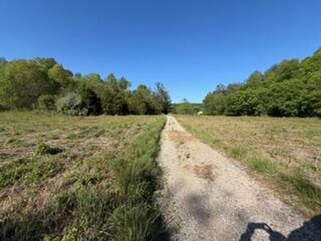 5860 E Kentucky 790, Bronston, KY 42518