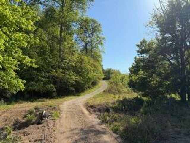 5860 E Kentucky 790, Bronston, KY 42518