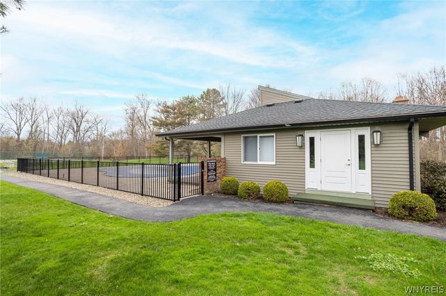 98 Bridle, Orchard Park, NY 14127