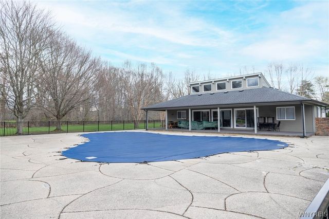 98 Bridle, Orchard Park, NY 14127