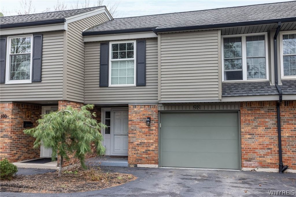 98 Bridle, Orchard Park, NY 14127