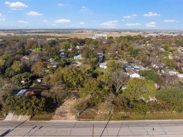 604 S Reagan Street, West, TX 76691