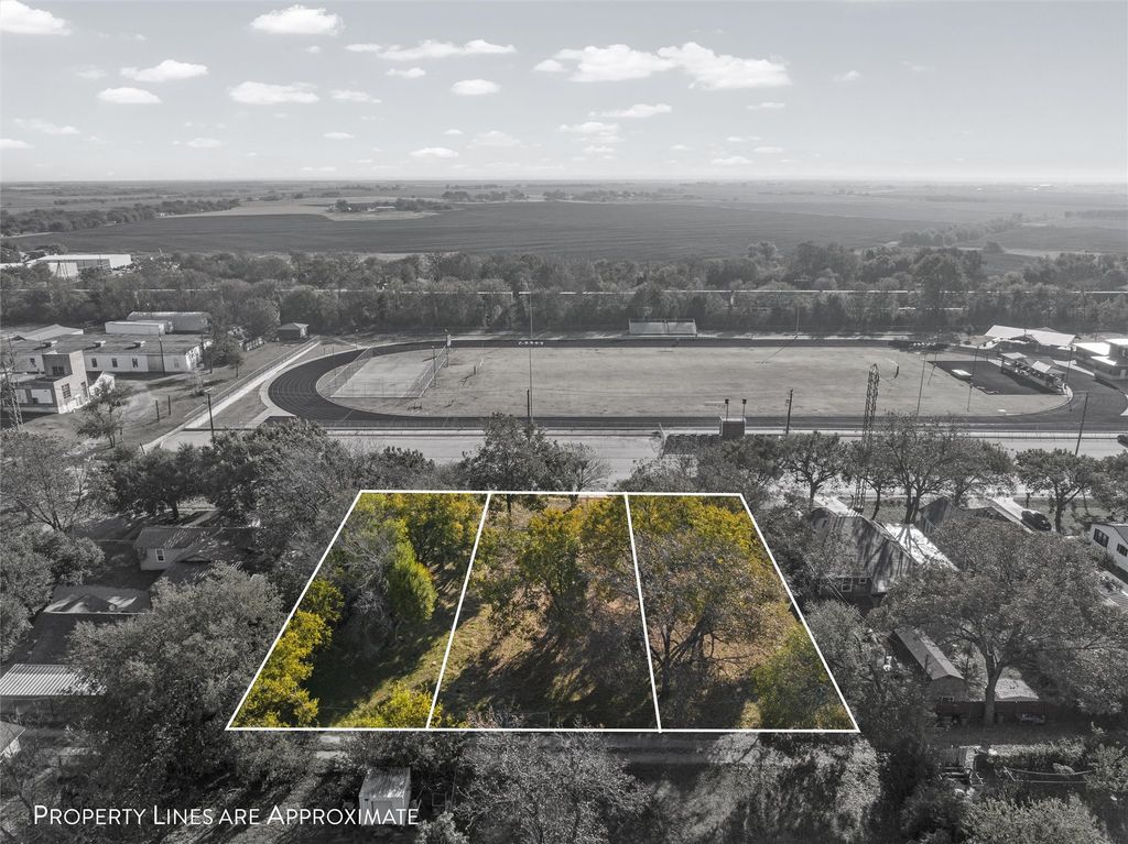 604 S Reagan Street, West, TX 76691