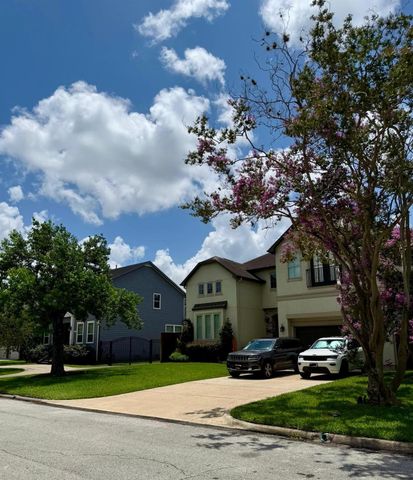 4626 Maple Street, Bellaire, TX 77401