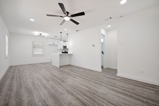 209 W 12th Street, Irving, TX 75060