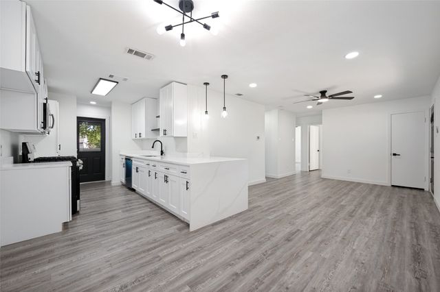 209 W 12th Street, Irving, TX 75060