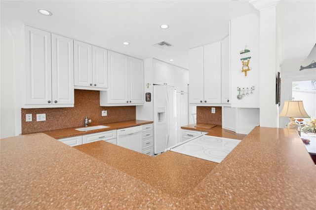 17 Middlesex 17, Wilton Manors, FL 33305