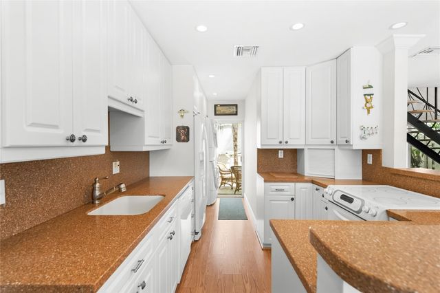 17 Middlesex 17, Wilton Manors, FL 33305