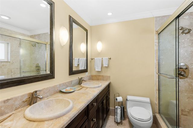 17 Middlesex 17, Wilton Manors, FL 33305