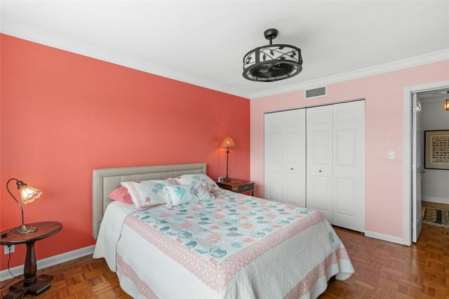 17 Middlesex 17, Wilton Manors, FL 33305